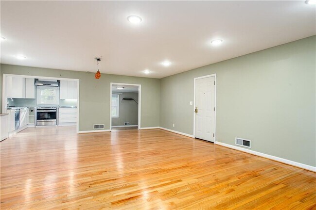 Building Photo - 4089 Longview Dr