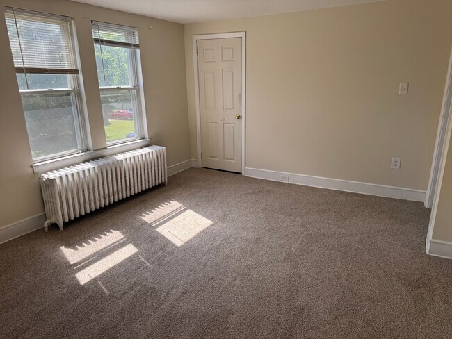Building Photo - Lower Gywnedd 3 Bedroom 1.5 Bath Colonial in Penllyn Pa $2,750/month
