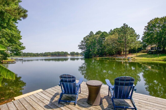Building Photo - Coming up in September!!!!!Lakefront oasis...