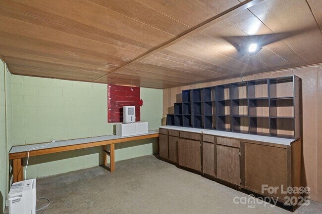 Building Photo - 540 Hoover Rd