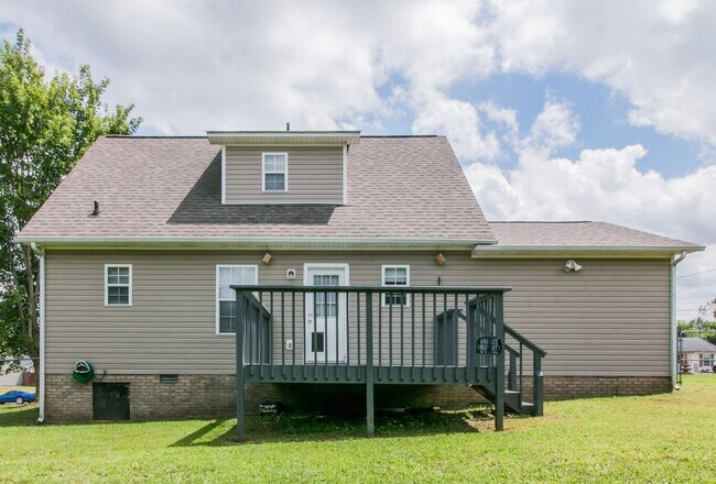 Building Photo - 1046 Bush Ave