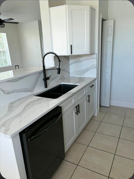 Building Photo - 1747 Sophias Dr