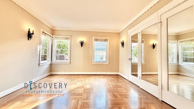 Building Photo - Updated MCM Gem in Adams Point