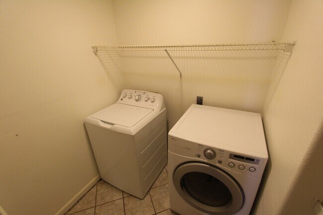Building Photo - $500 off 1st months Rent!_3-Bedroom Summit Park Condo with Fireplace, Balcony & Covered Parking