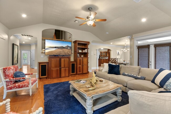 Building Photo - 5004 Cypress Lake Dr