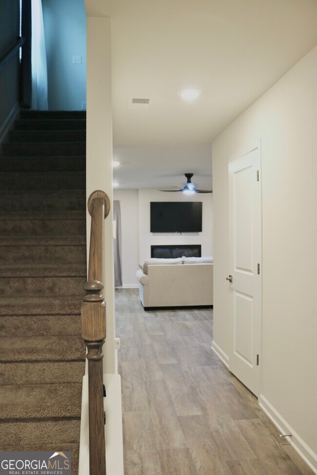 Building Photo - 204 River Meadow Dr