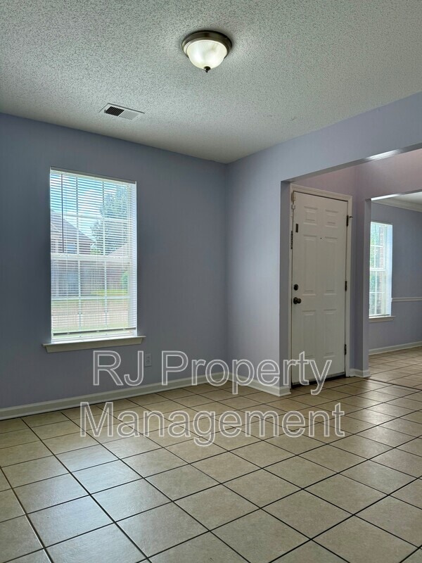 Building Photo - 5353 Farm Ridge Dr