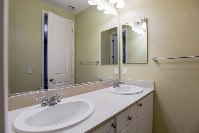 Building Photo - 631 True Wind Way