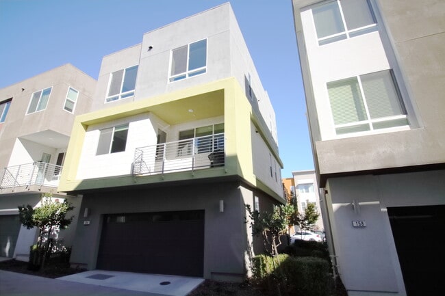 Building Photo - 164 Agustin Narvaez St