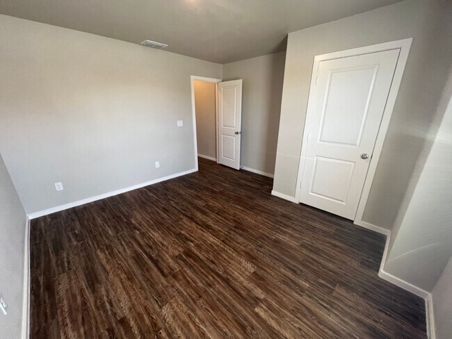 Building Photo - Rare 3 Bedroom In Frenship ISD!