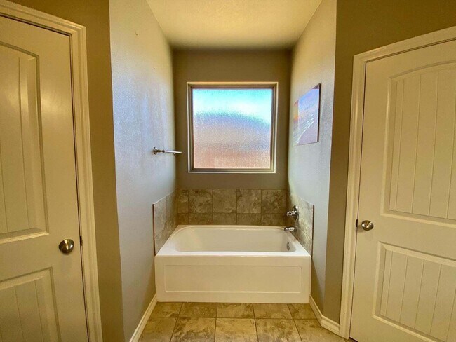 Building Photo - 7810 86th St