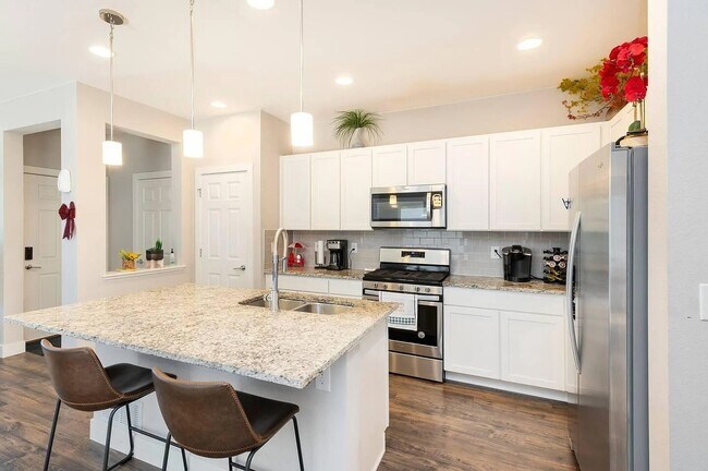 Building Photo - Stunning 3 bedroom home!