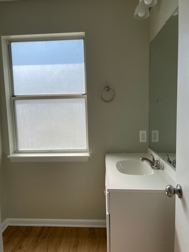 Building Photo - 310 Fox Run