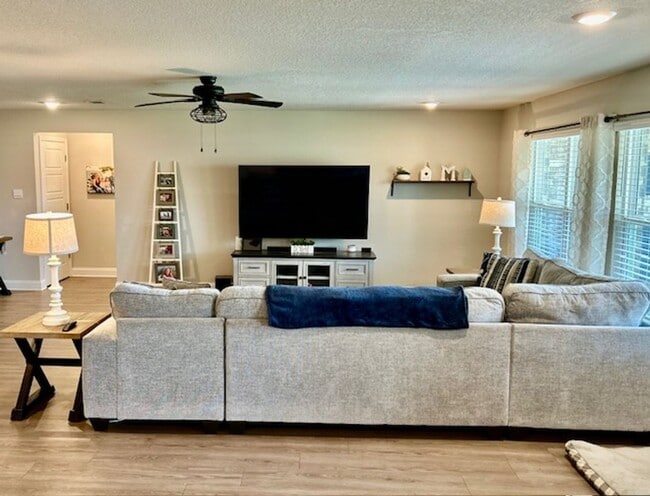 Building Photo - Gulfport 4 Bedroom
