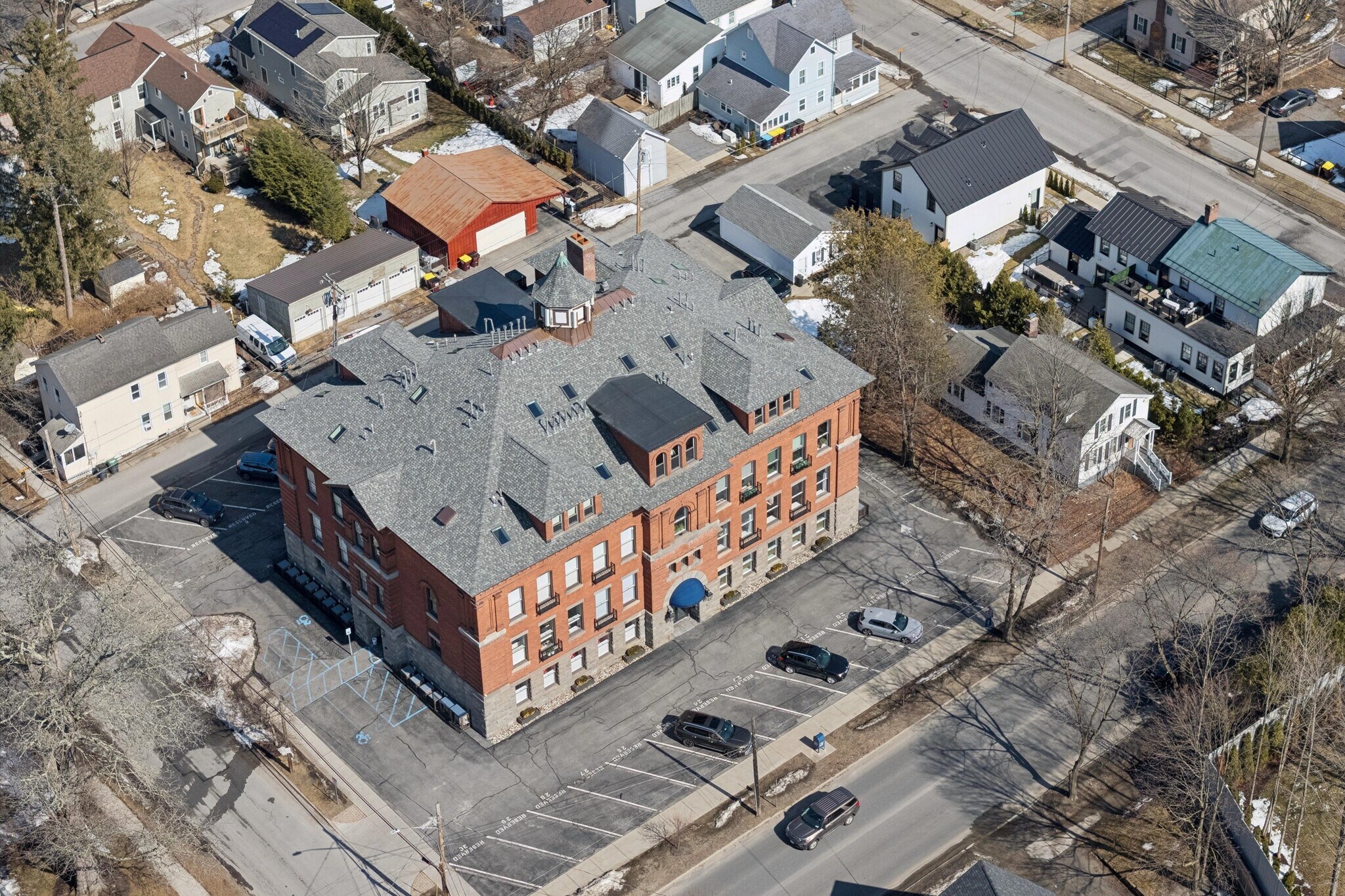 Building Photo - 77 Van Dam St