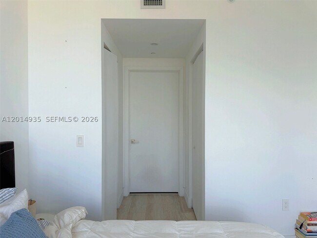 Building Photo - 121 NE 34th St