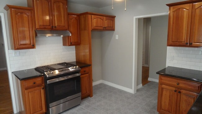 Building Photo - Old Towne Orange Single-Story 2BR, 1BA w/ ...