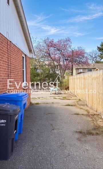 Building Photo - 231 N Roosevelt Ave