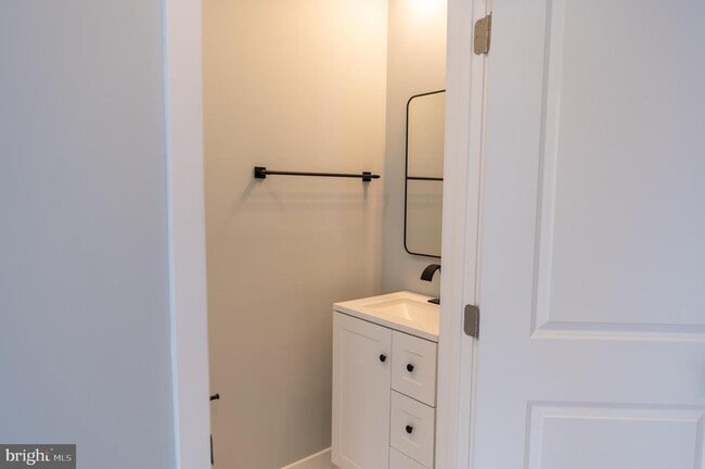 Building Photo - 706 Longfellow St NW