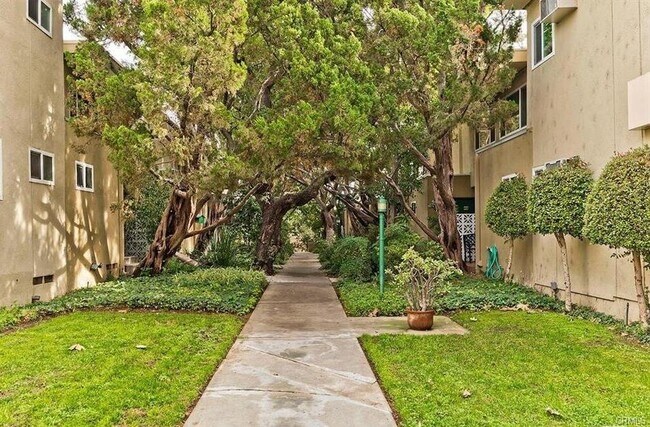 Building Photo - 11138 Aqua Vista St