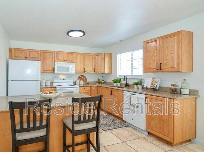 Building Photo - 450 W 1800 N