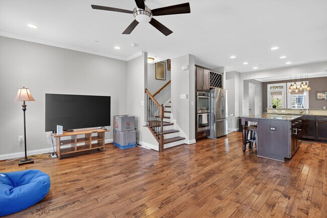 Building Photo - 7902 Yellowstone Way