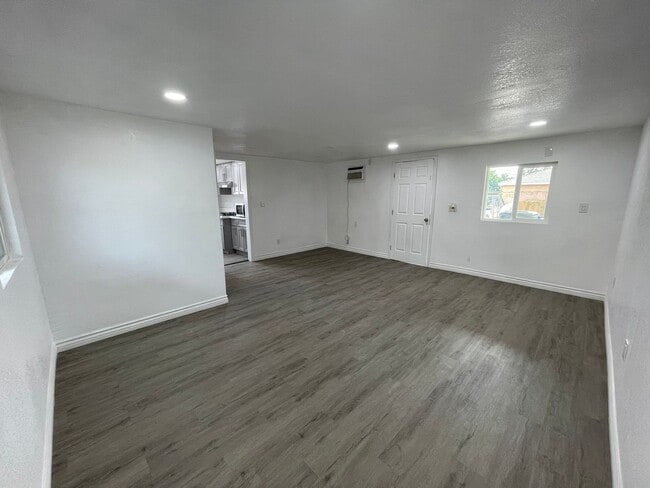 Building Photo - Cozy 1 Bed, 1 Bath Studio - ALL UTILITIES INCLUDED