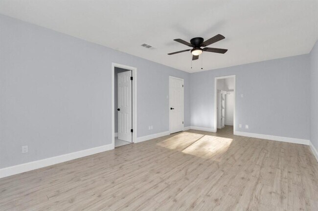Building Photo - 9404 Beechnut St