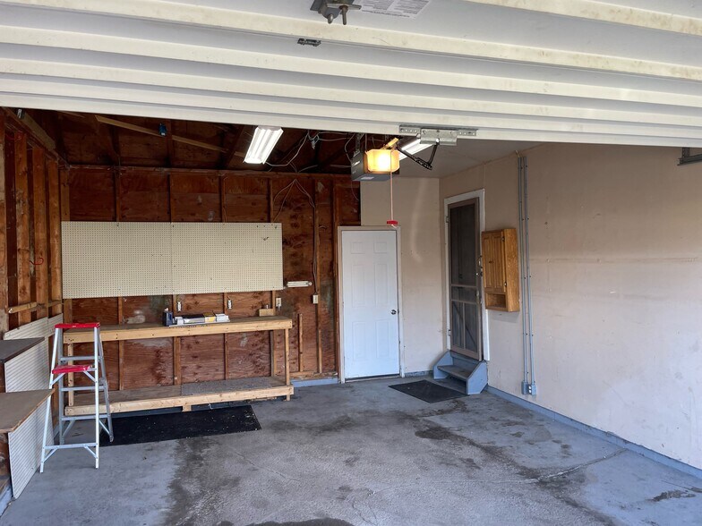 Building Photo - 8 Bay Heights Cir