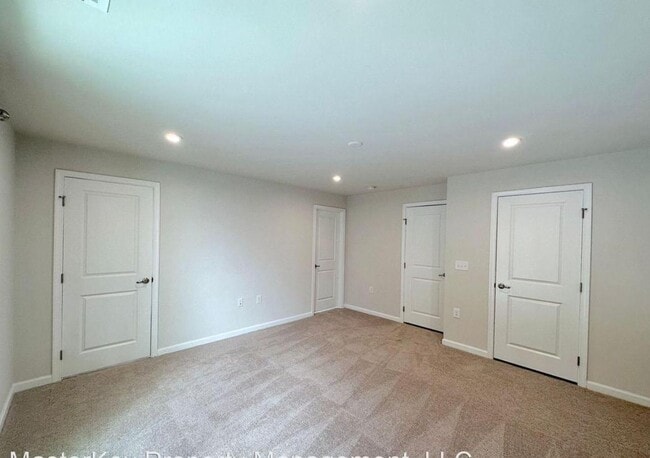 Building Photo - 801 Romeria Dr