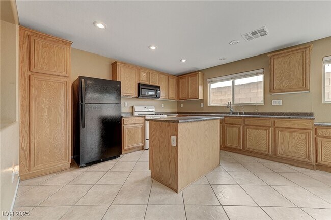 Building Photo - 83 Lockheed Ave