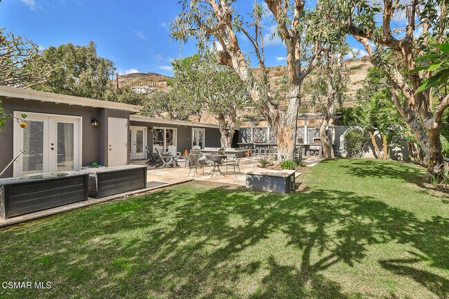 Building Photo - 31944 CA-1