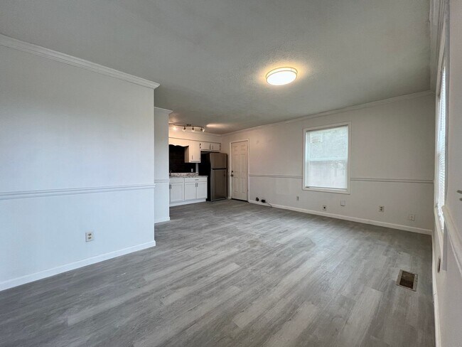 Building Photo - ***MOVE IN SPECIAL - $300 OFF FIRST MONTHS...