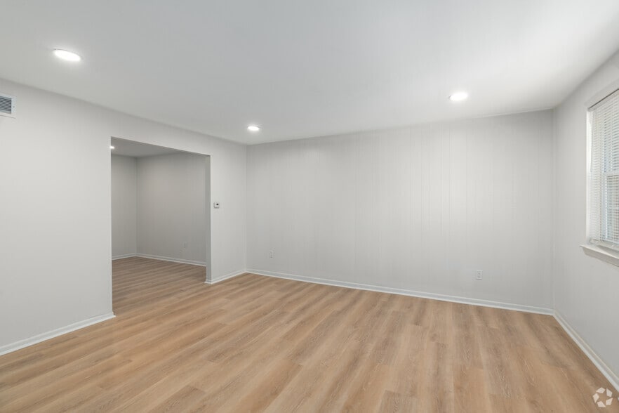 2BR, 1BA - 945SF - Living Room - Pine Grove Townhomes