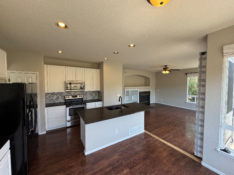 Building Photo - 4046 Stampede Dr