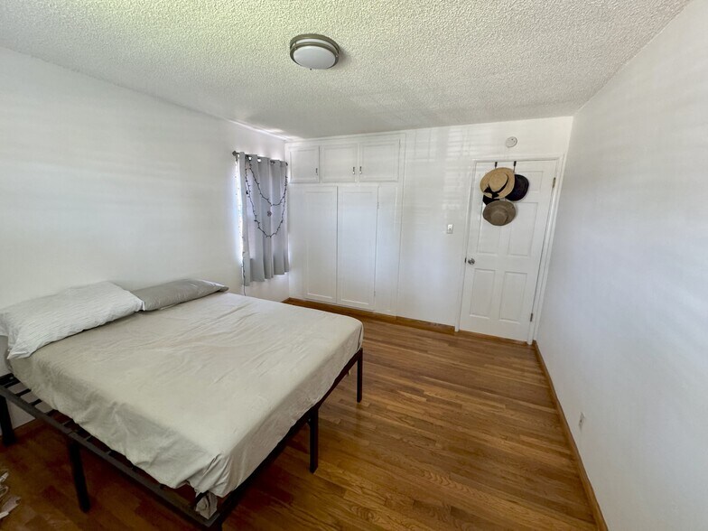Bedroom 1 - 9548 Claymore St