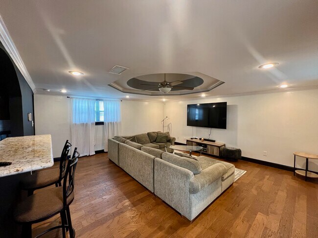 Building Photo - 5400 Montegut Dr