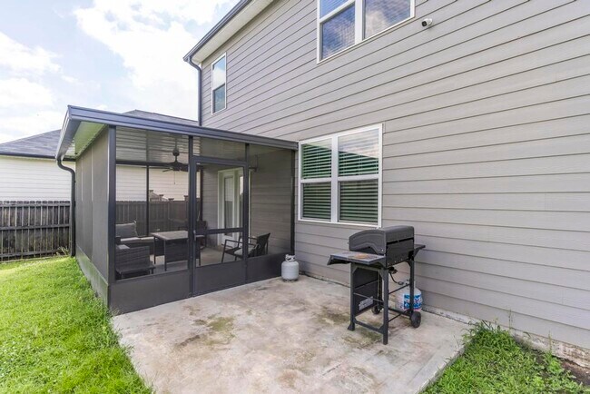 Building Photo - 200 Harrow Dr