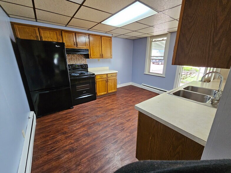 Kitchen. New stove. - 246 Monocacy Dr