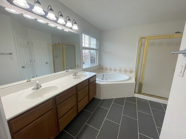 Building Photo - 5555 Mansfield Pl NW
