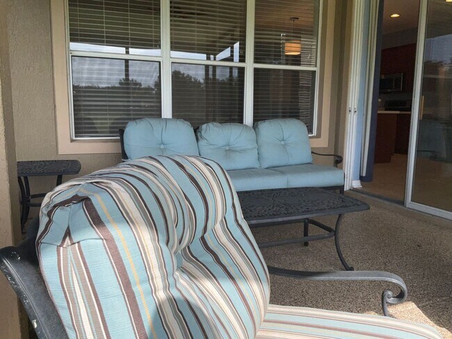 Building Photo - Single family home with 3 bedrooms, 2.5 ba...