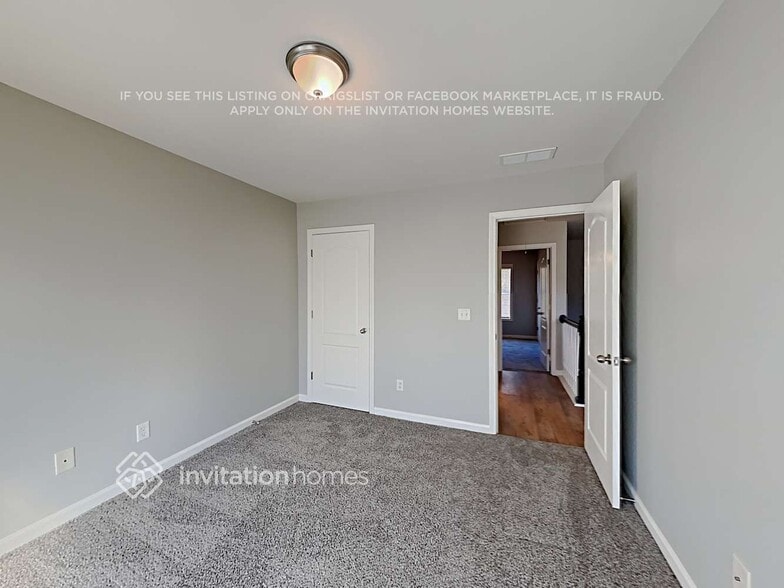 Building Photo - 4700 Ferncrest Pl