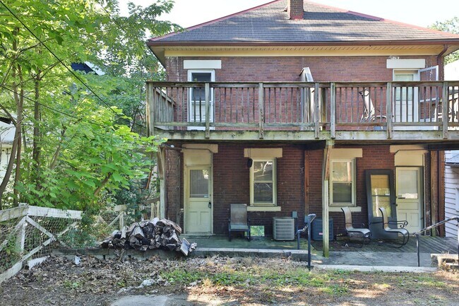 Building Photo - 4 Bedroom North Campus Newly Remodeled Hou...