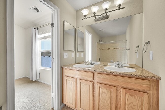 Building Photo - $1,795.95- 2-Bed 2.5 Bath Townhome in Colorado Springs with Fenced-in Yard and Laundry In Unit!