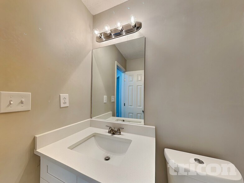 Building Photo - 1264 W Briar Ridge Ct