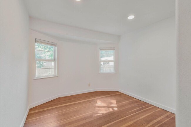 Building Photo - 236 NE Lombard St