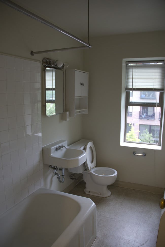 Bathroom - 8th on Campus