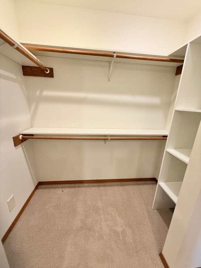 Building Photo - Your Cozy New Home Awaits in Quincy!