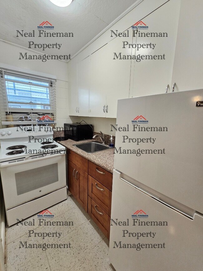 Building Photo - NO PARKING. Rented as shown. 1 Bed 1 Bath Apartment. Month to Month lease. Water and Sewer includ...