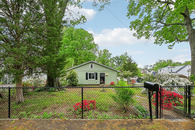Building Photo - 1719 Daytona Rd